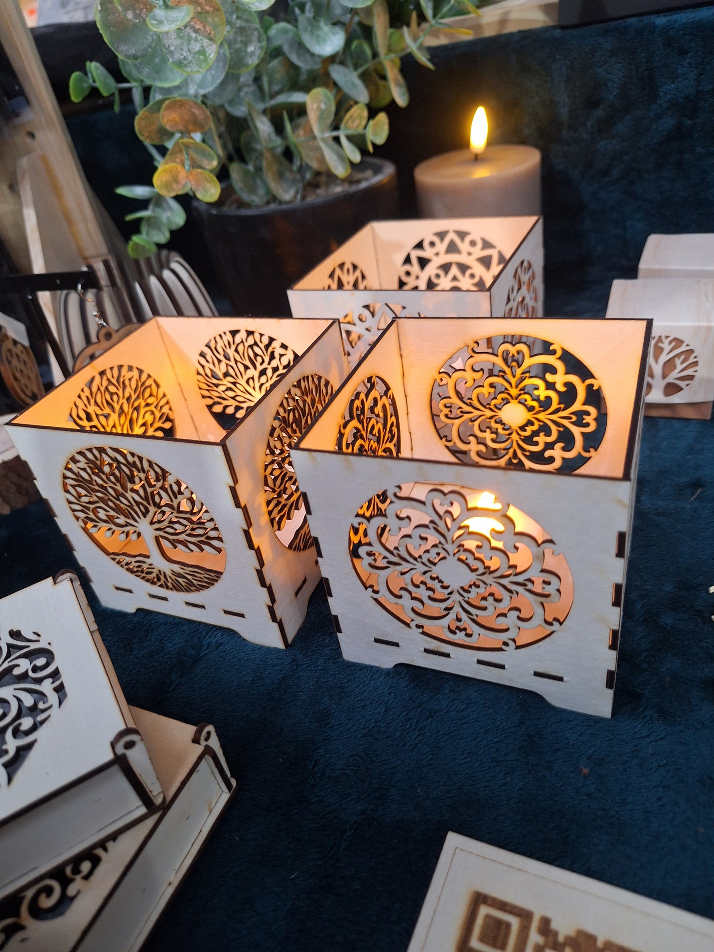 Lantern/ tea light holder